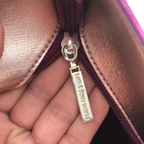 BATH AND BODY WORKS Rose Gold Tote & Pouch - Picture 5 of 5